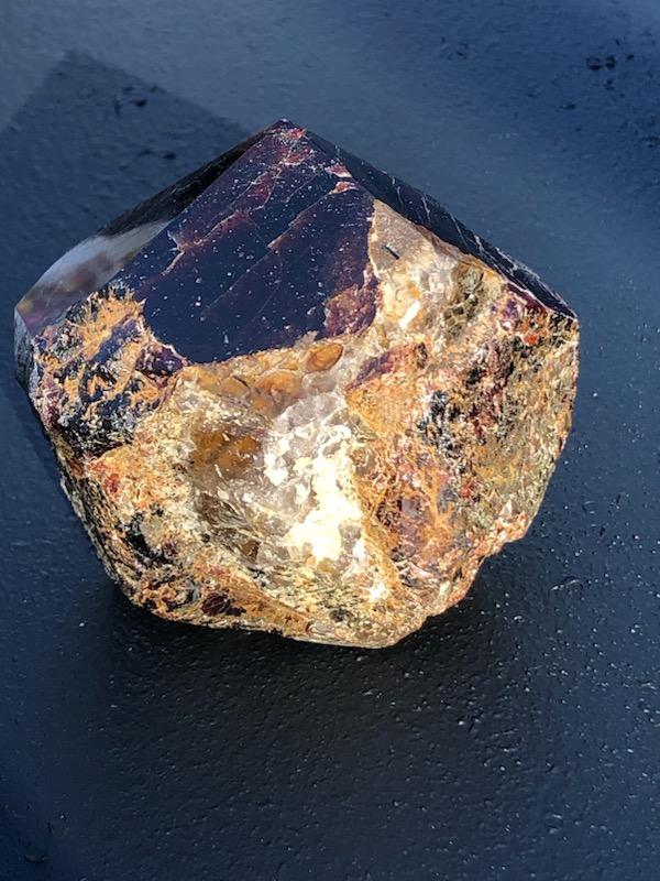 Pointe polie en grenat