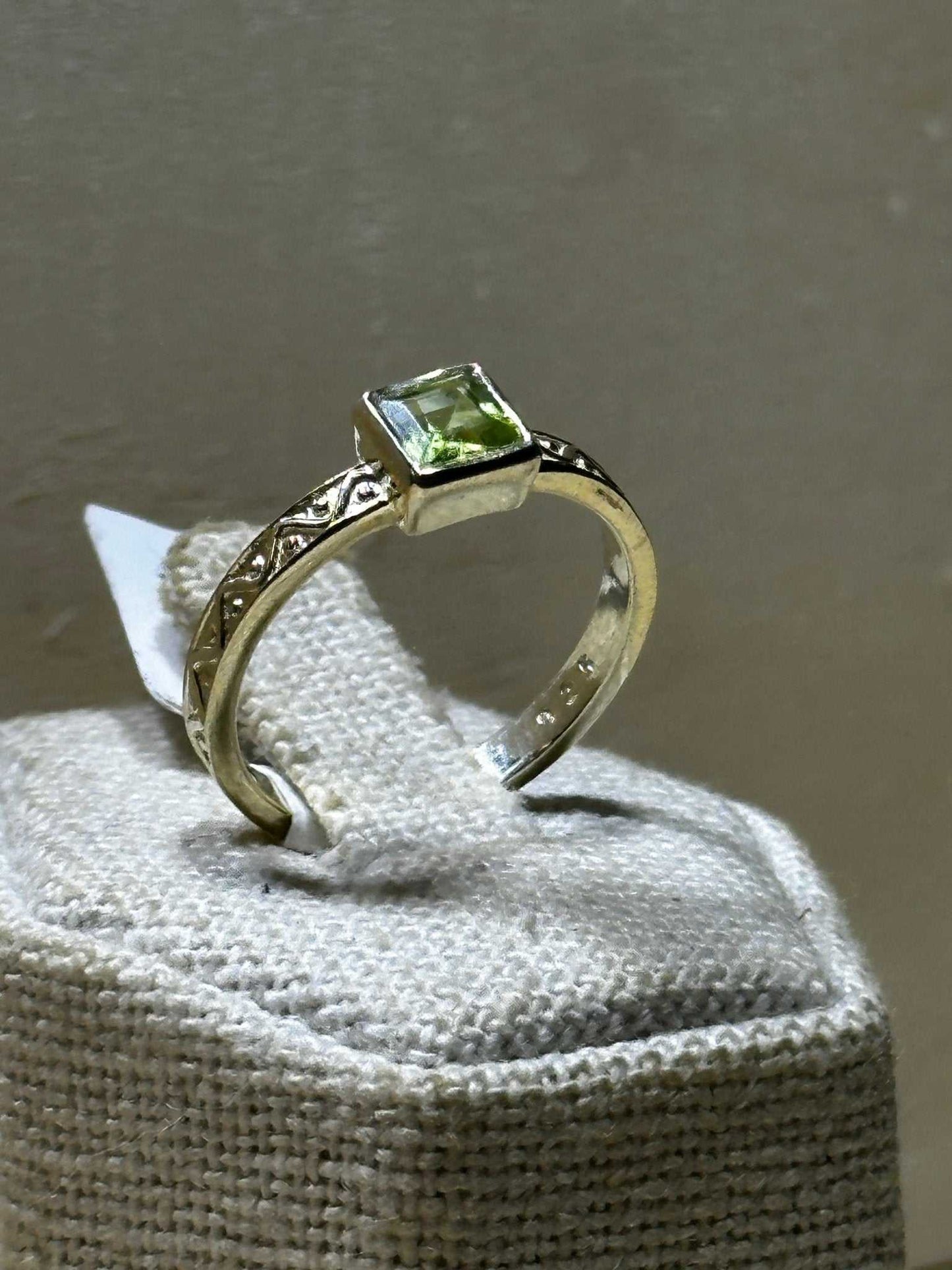 Peridot Ring Size 9 (2.9023)