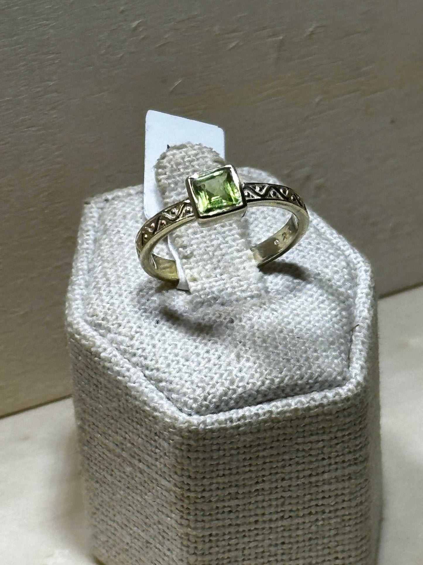 Peridot Ring Size 9 (2.9023)