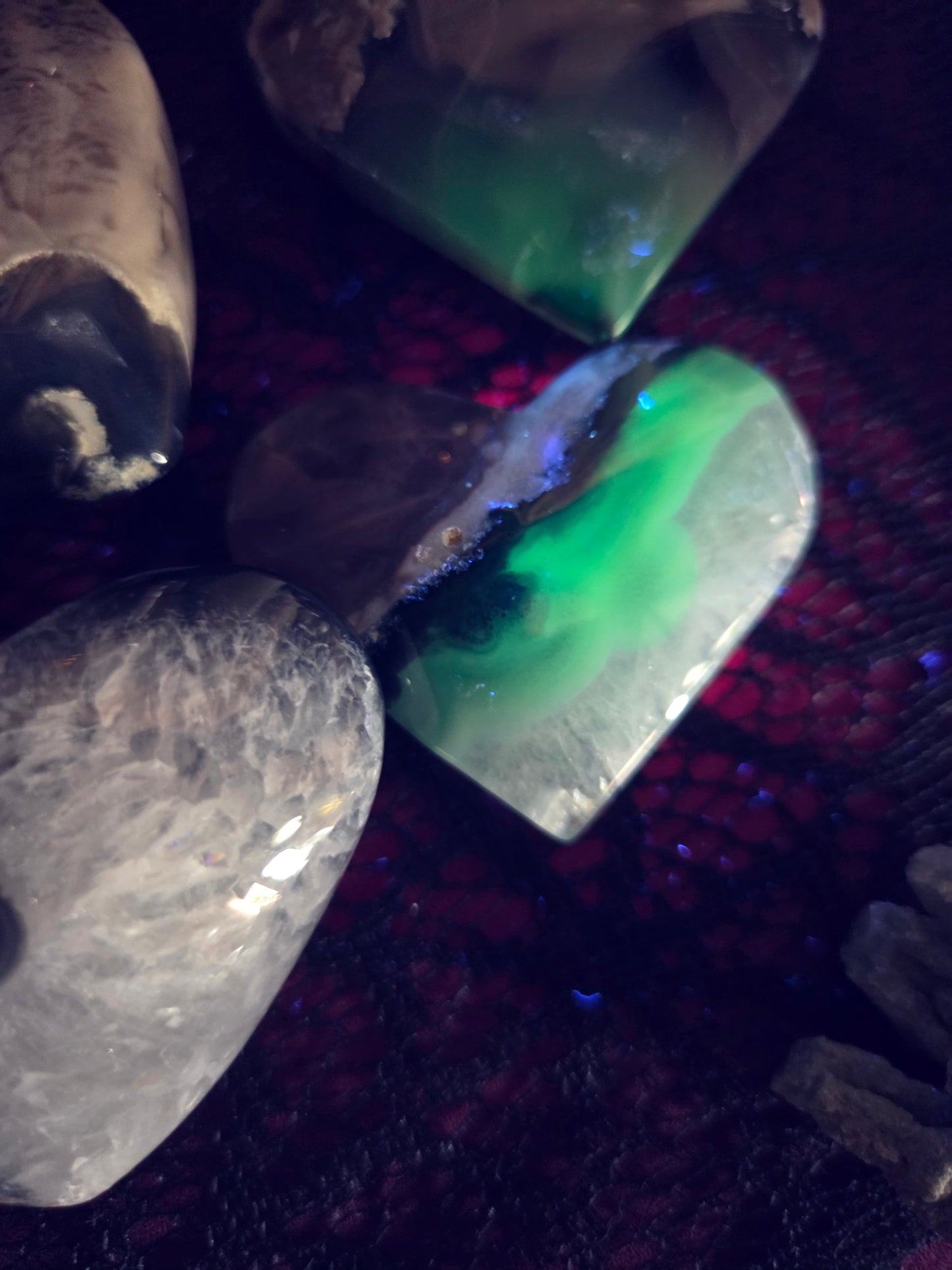 Volcanic Agate Polished Heart – Strength • Transformation • Luminous Energy (UV Reactive Green Glow)