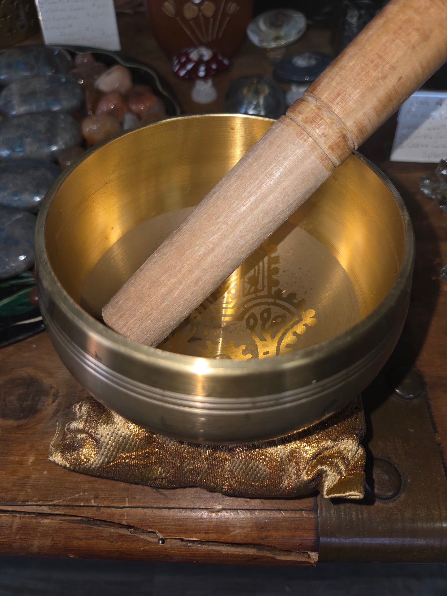 4.25" Bronze Hand of Hamsa Tibetan Singing Bowl Set – Bowl, Cushion & Stick