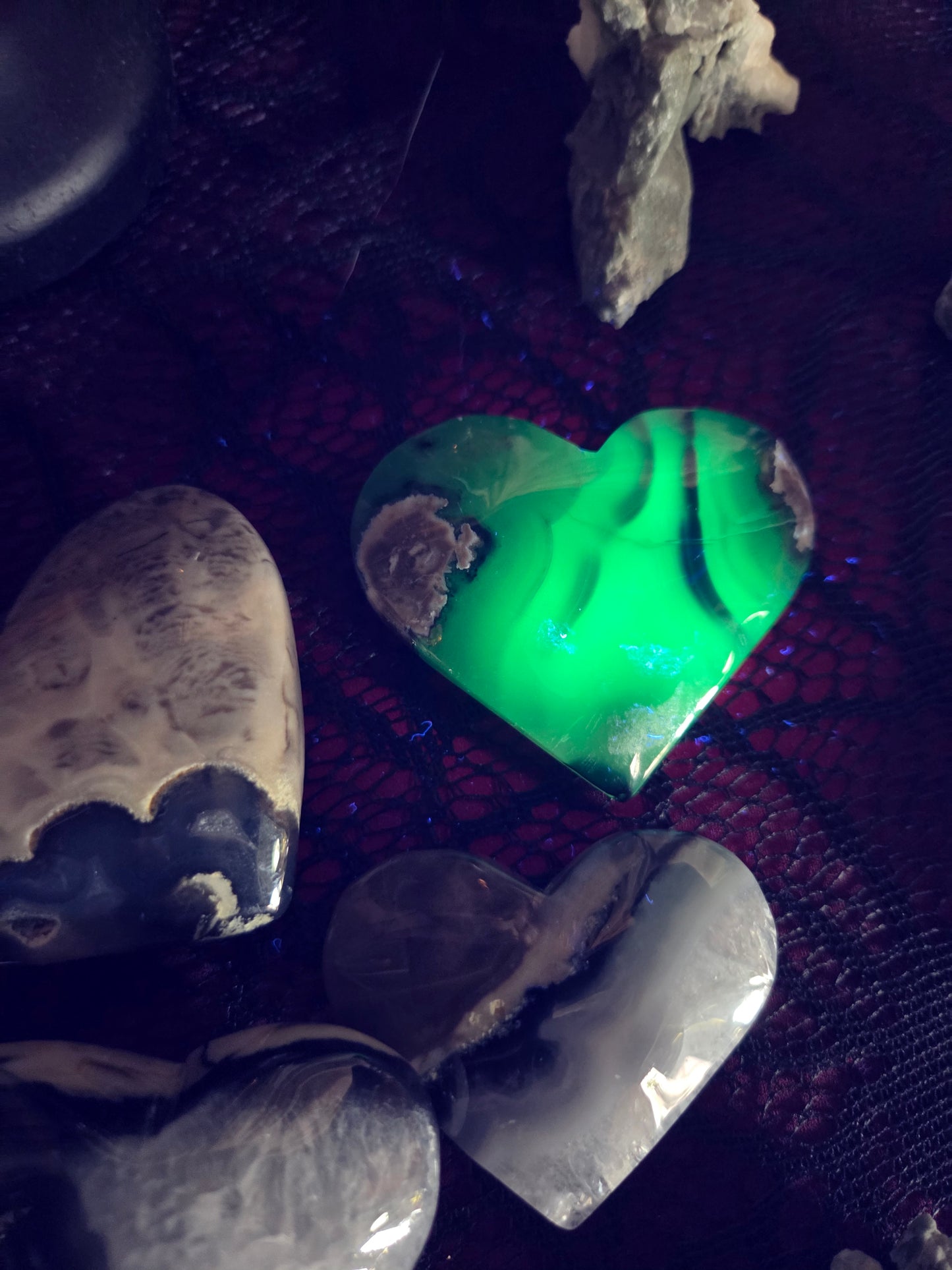 Volcanic Agate Polished Heart – Strength • Transformation • Luminous Energy (UV Reactive Green Glow)